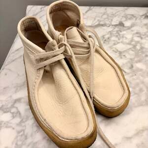 Clarks - Womens Wallabee Cup Boot White Nubuck Sz 8M US Ankle & Bootie